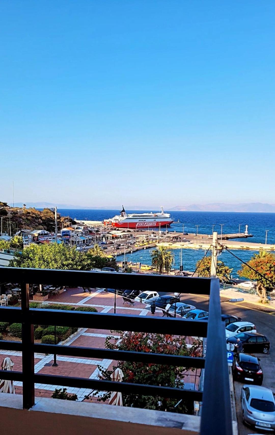 Blue Horizon Gem On The Port Apartment Rafina  Exterior photo